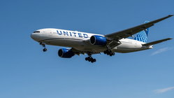 United flight from Chicago makes emergency landing after passenger's 'multiple attempts' to breach cockpit Brisbane Private Schools